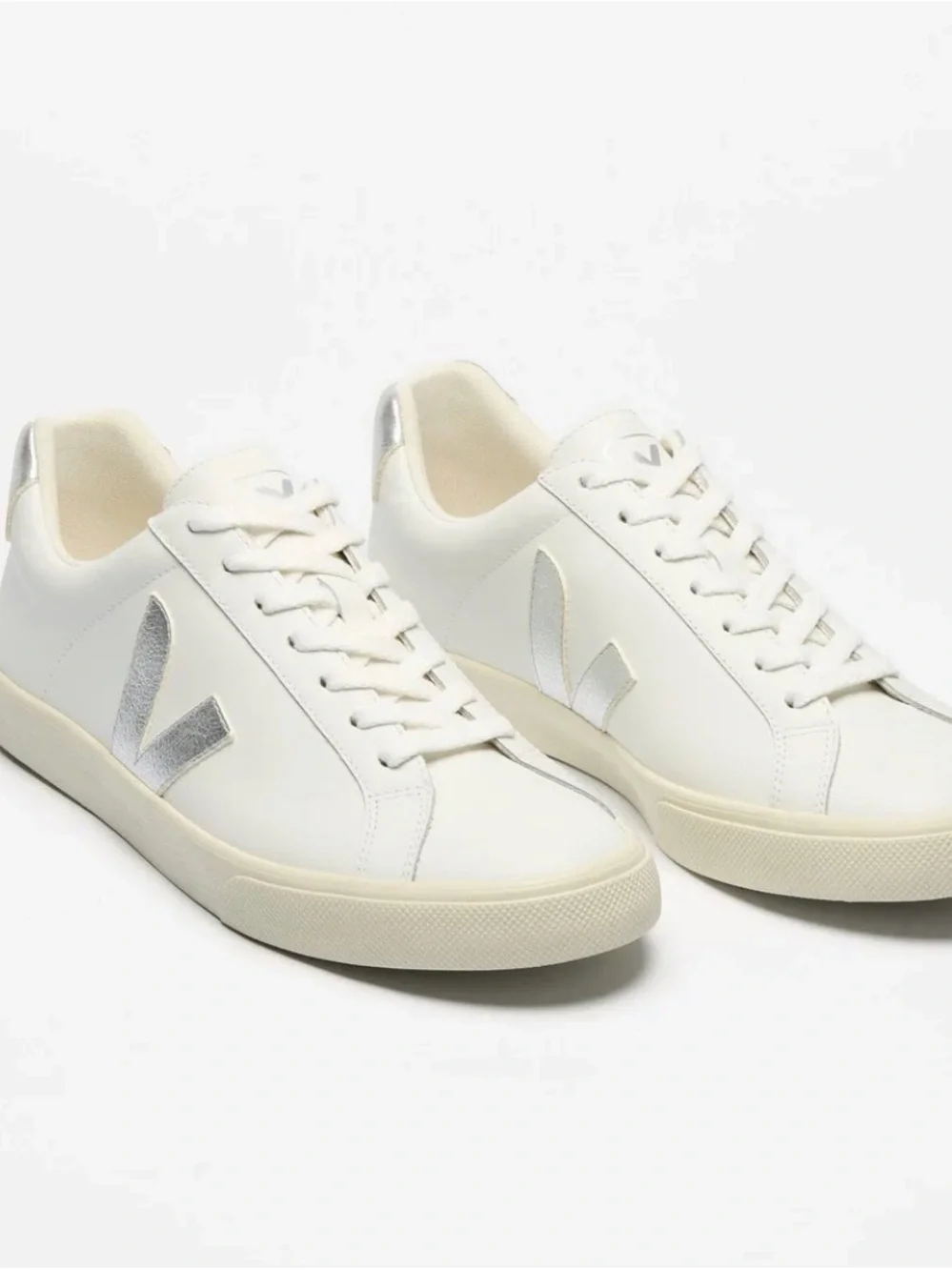 Veja URCA CWL Womens WHITE SILVER  Size 38